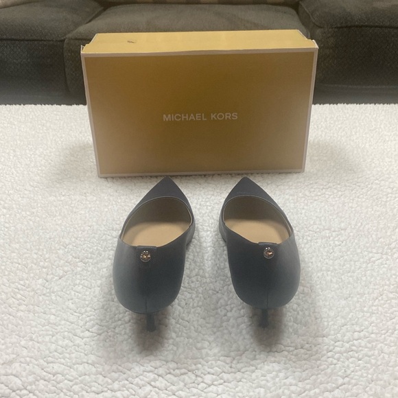 Michael Kors - MK Flex - Leather Kitten Heel. NAVY - Picture 2 of 8
